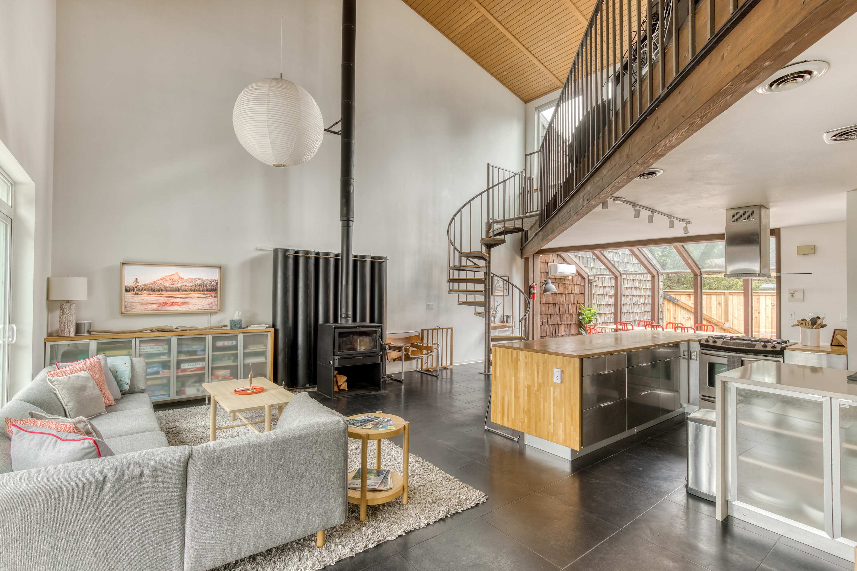 Blue Heron | Modern Retreat, Hot Tub, Chef Kitchen — photo 5