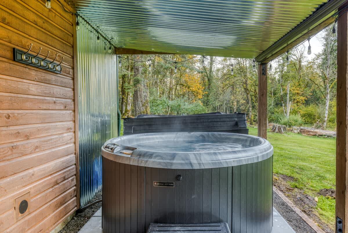 Iron Mountain Lodge Hot Tub and Game Room — photo 4