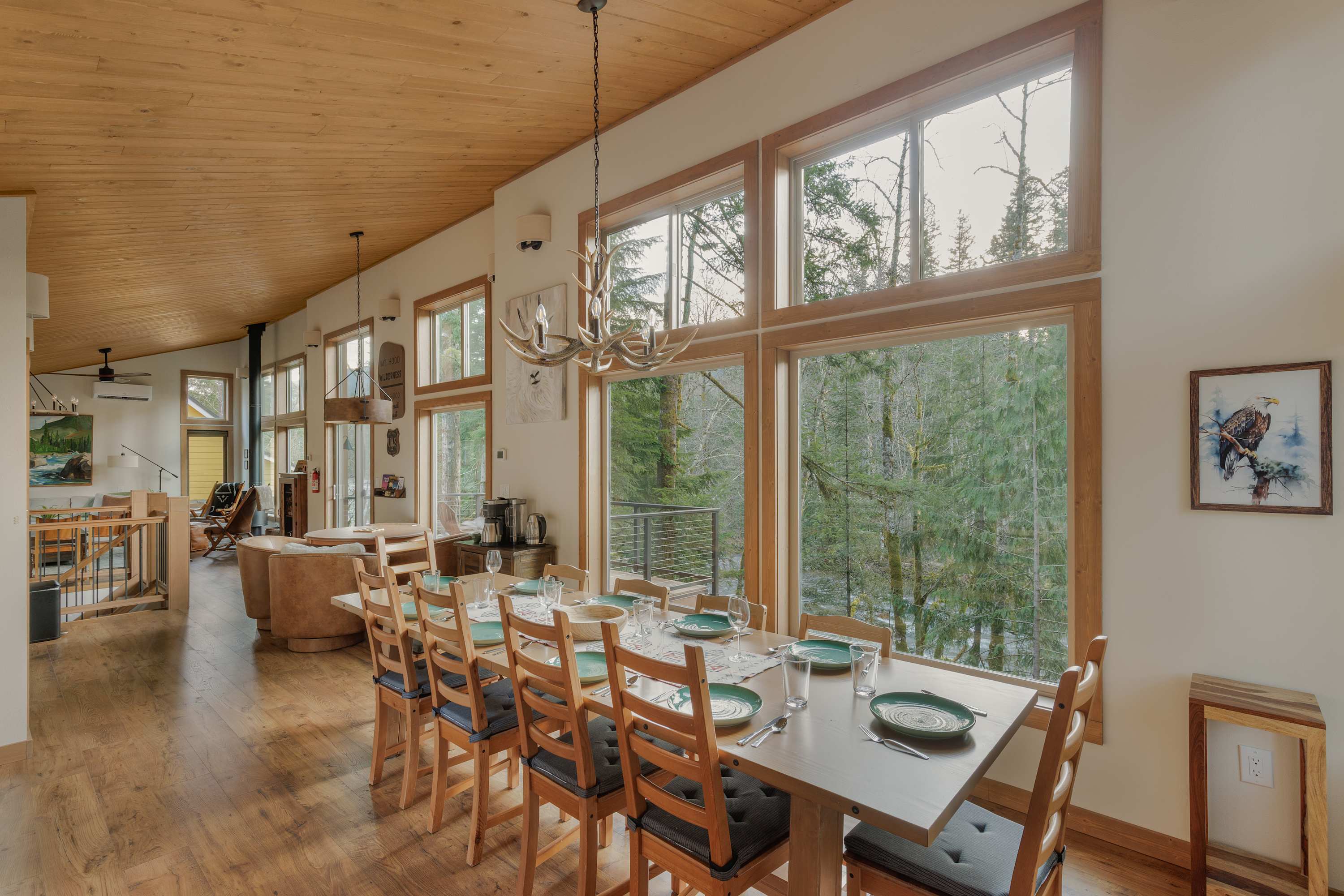 Roaring River Lodge Riverfront Luxury Base Camp — photo 2