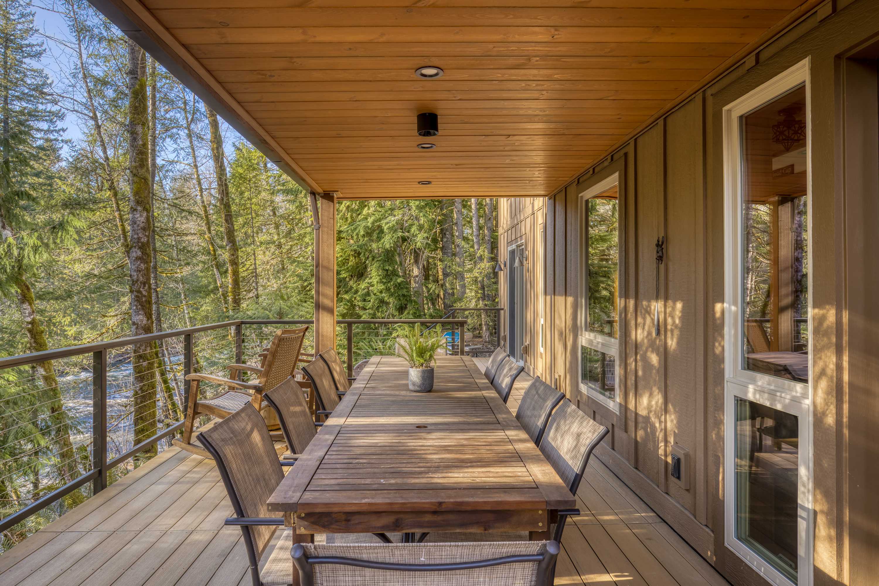 Roaring River Lodge Riverfront Luxury Base Camp — photo 5