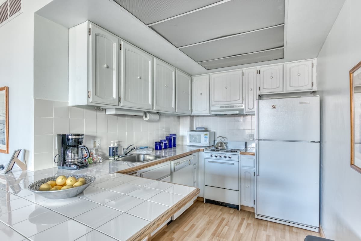 Sand & Sea (410) Seaside Escape: OceanFront w Pool & Sauna — photo 4