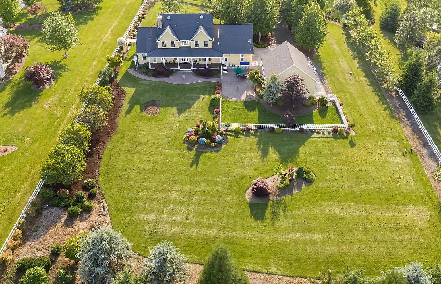 Wild Haven Retreat- Spacious Home Close to Nature