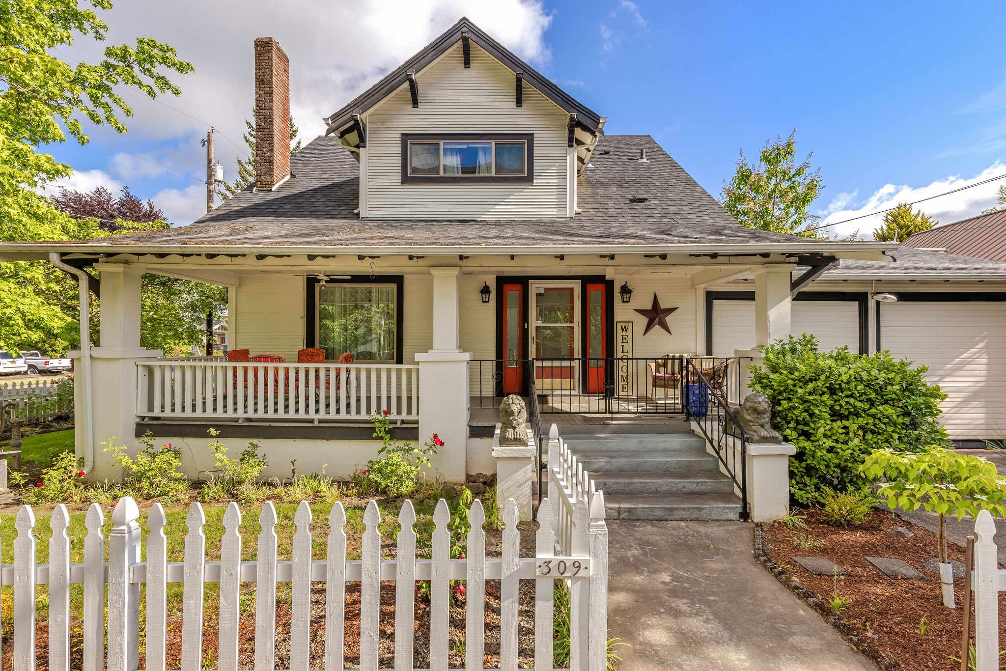 5th St Bungalow - Historic Charm Near 3rd St — photo 2