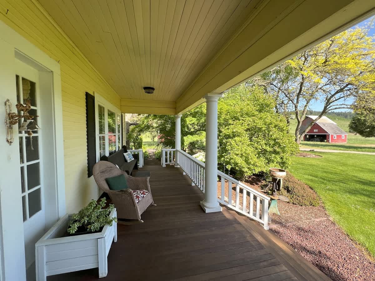 Barn Owl Hill - Historic Farmhouse Vineyard Views — photo 1