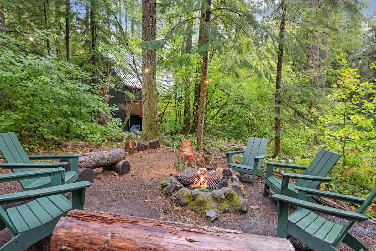 ZigZag Basecamp: Hot Tub & Forest Views — photo 5