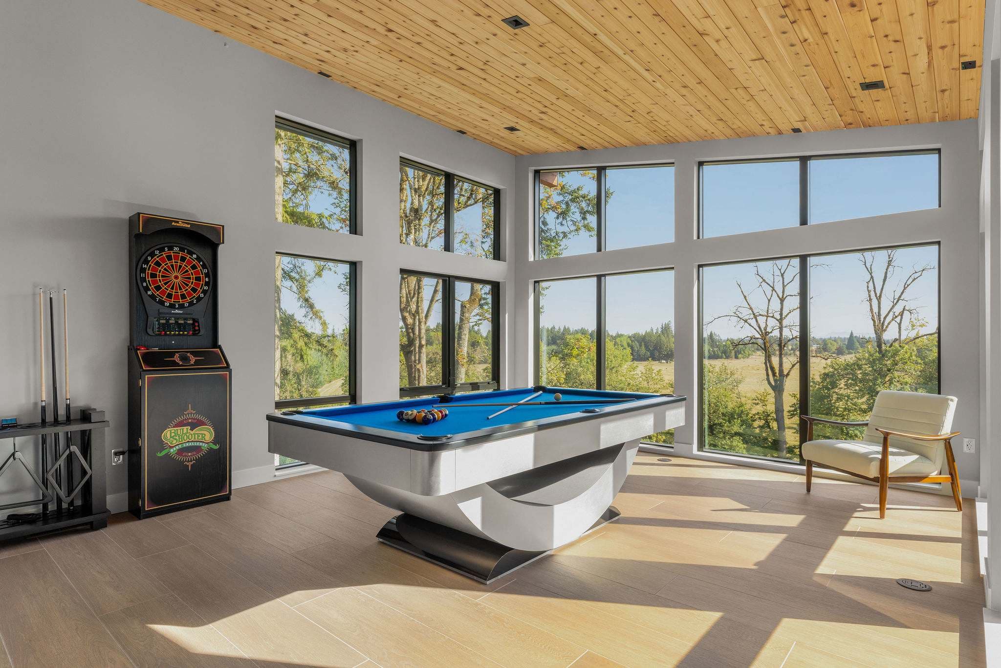Kingwood - Riverfront Luxury w private trails — photo 1