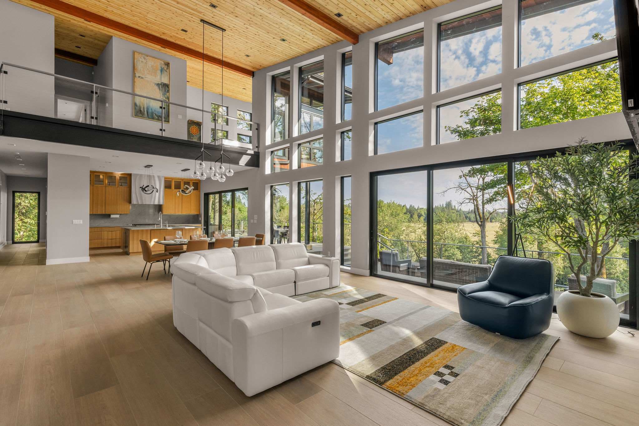 Kingwood - Riverfront Luxury w private trails — photo 1
