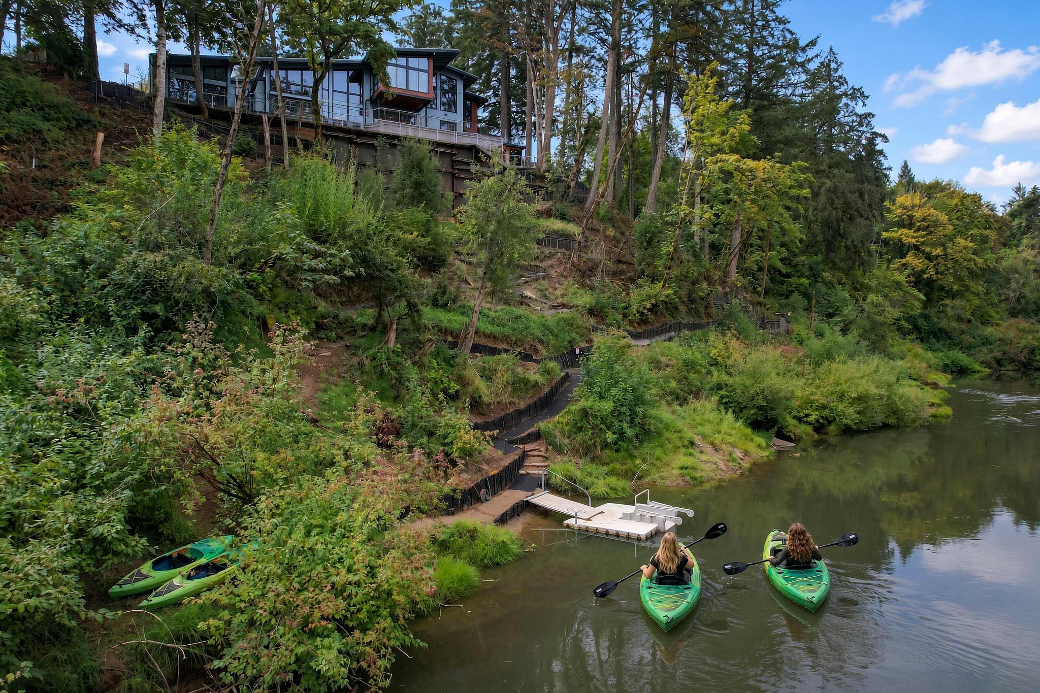 Kingwood - Riverfront Luxury w private trails — photo 7